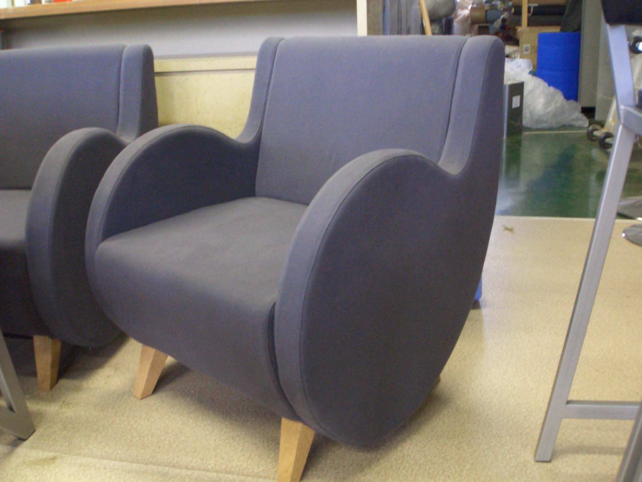 特殊なサイズ・形状の椅子・ソファーの制作も承っております。