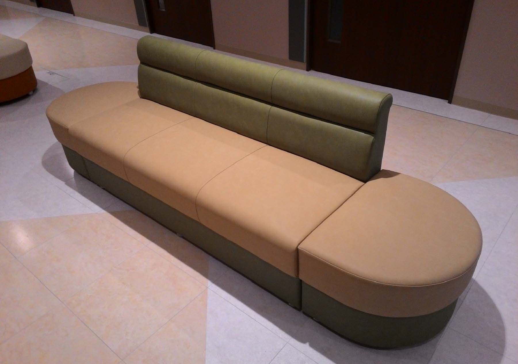 二種類のソファーを組合あわせての使用も可。